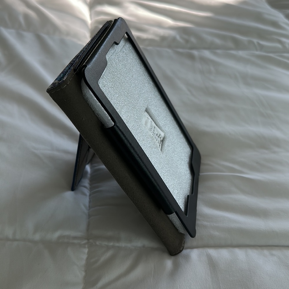 Kindle Protective Stand Case - Picture 3 of 5